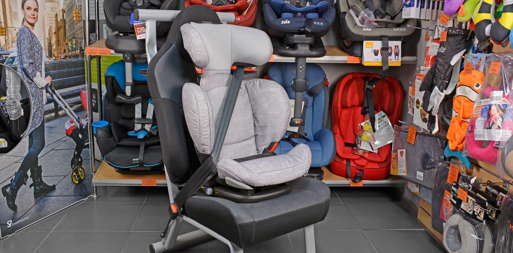 Maxi-Cosi RodiFix AirProtect фиксация ремнём ребёнка и кресла