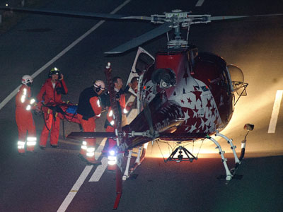 выживших в аварии на вертолетах забирают в больницы