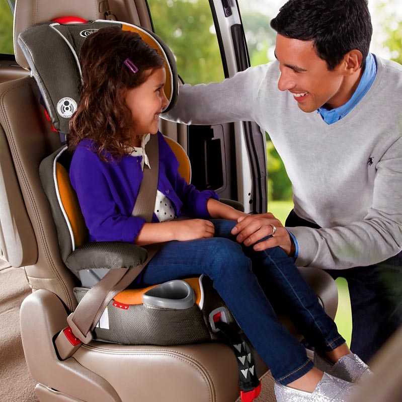 Graco Affix - автокресло с ребёнком в машине