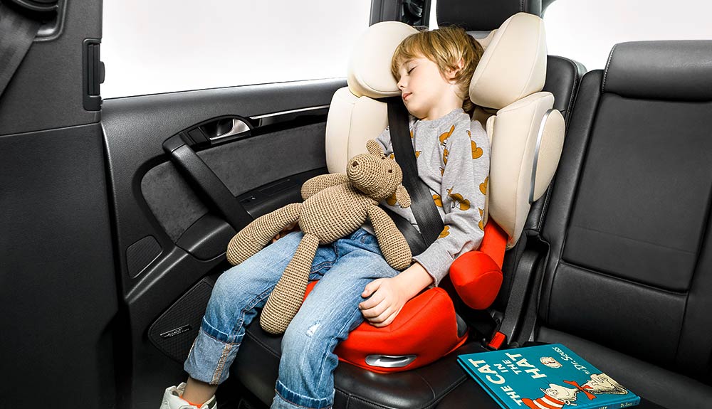 Cybex Solution Q3-Fix с ребёнком в машине