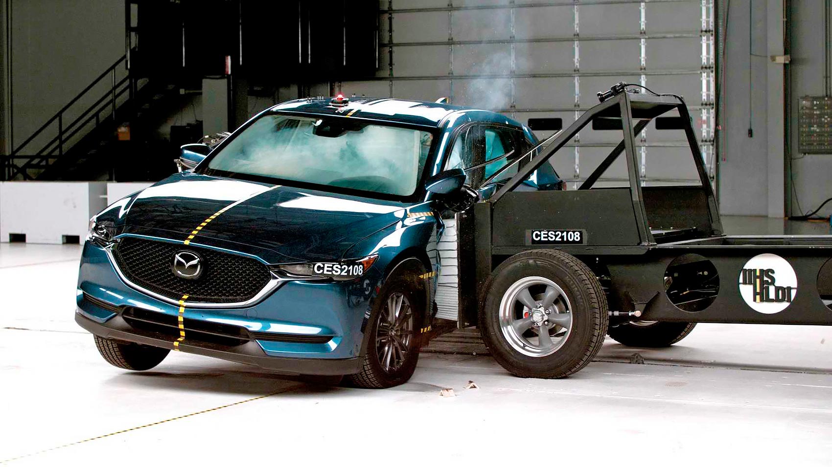 IIHS - новый боковой краш-тест Mazda CX-5