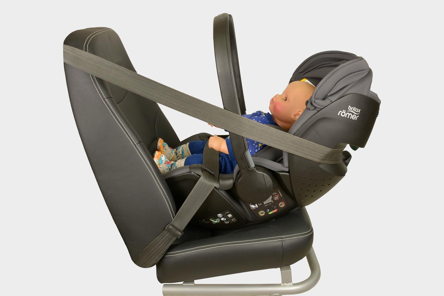 Britax Römer Baby Safe 5Z2 фиксация автомобильным ремнём