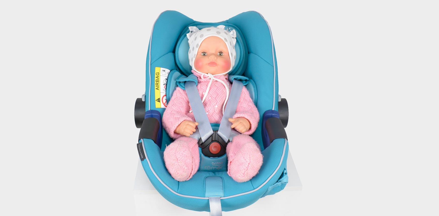 Britax Römer Baby-Safe² i-Size фиксация ребёнка внутренними ремнями