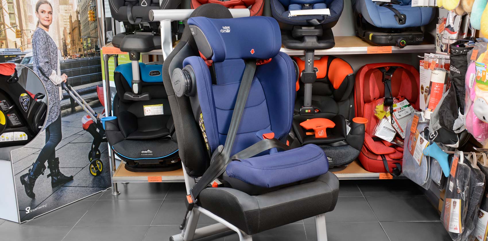 Britax Römer Kidfix III M фиксация кресла и ребёнка автомобильным ремнём безопастности