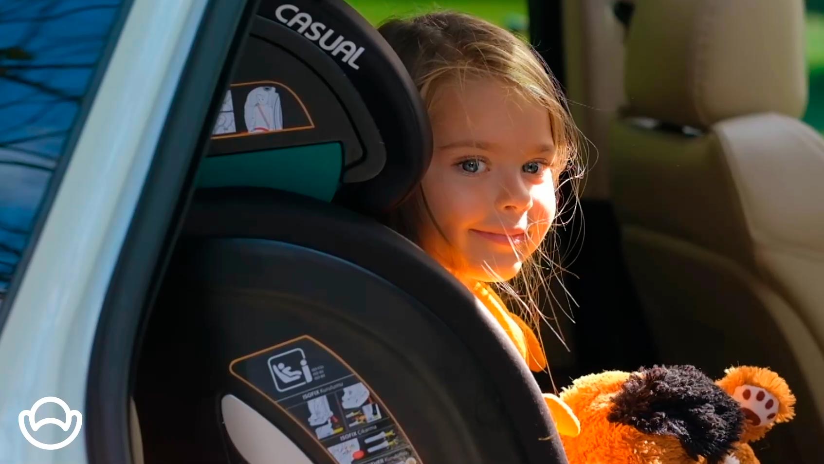 Casual Goldfix Pro i-Size - ребёнок в автокресле в машине