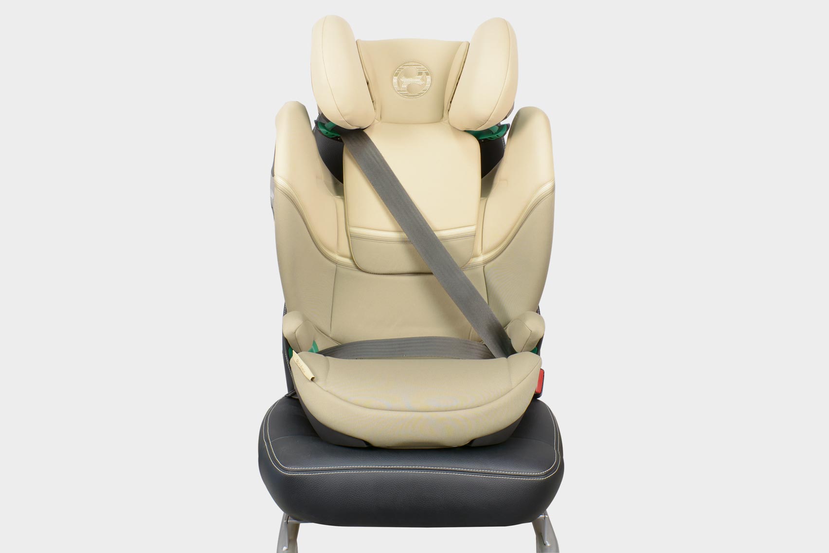 Cybex Solution S i-Fix фиксация ребёнка и кресла трехточечным ремнём
