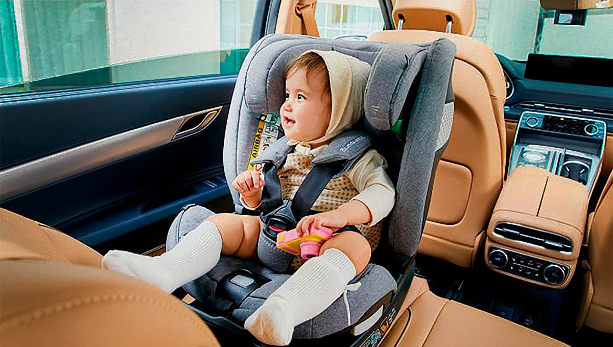 Ducle by Soonsung Neo - автокресло в машине с ребёнком