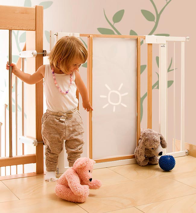 Geuther Vario Safe - ворота безопасности с ребенком