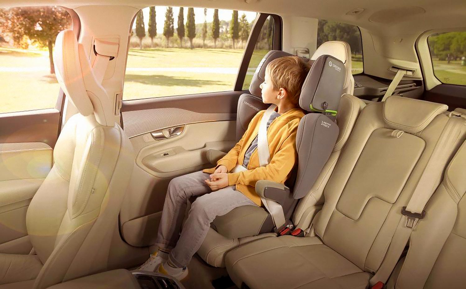 Jane Concord Transformer iPlus - автокресло с ребёнком в машине