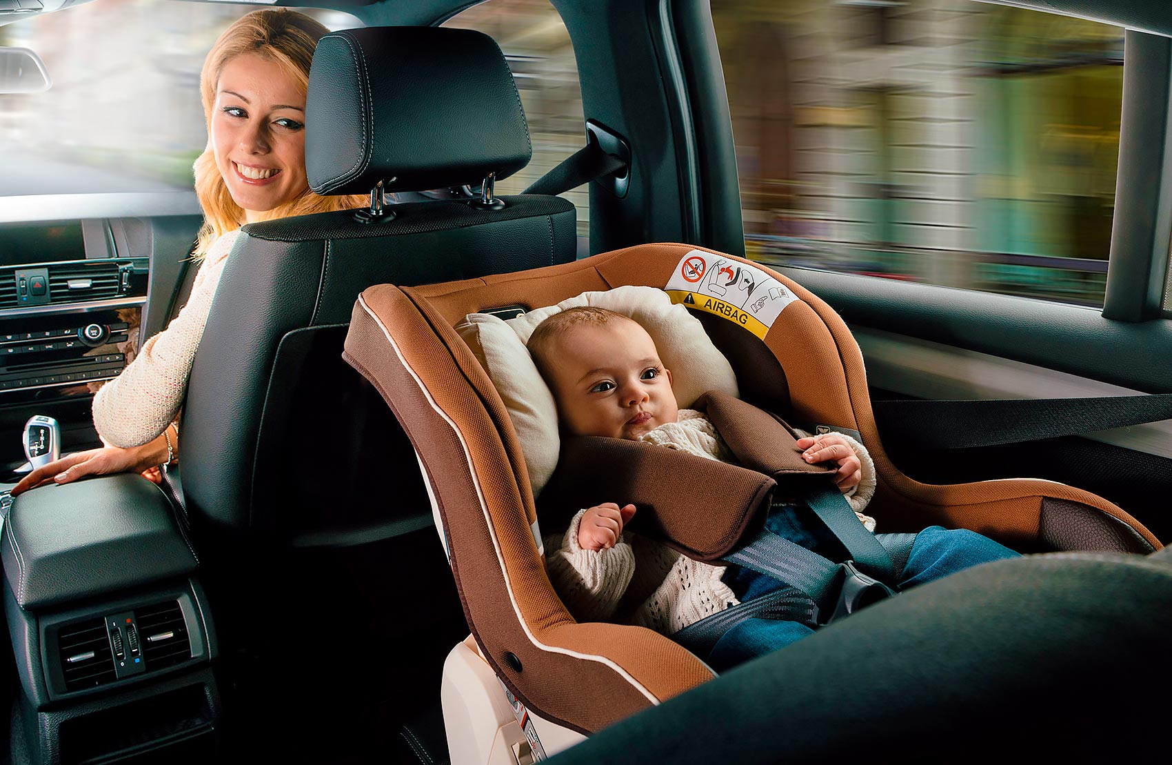 Kiwy Noah - автокресло в машине с ребёнком