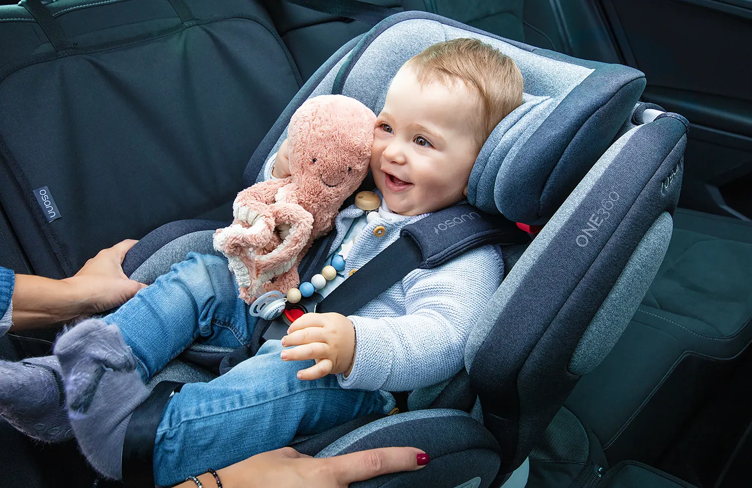 Osann One 360 - автокресло с ребёнком в машине