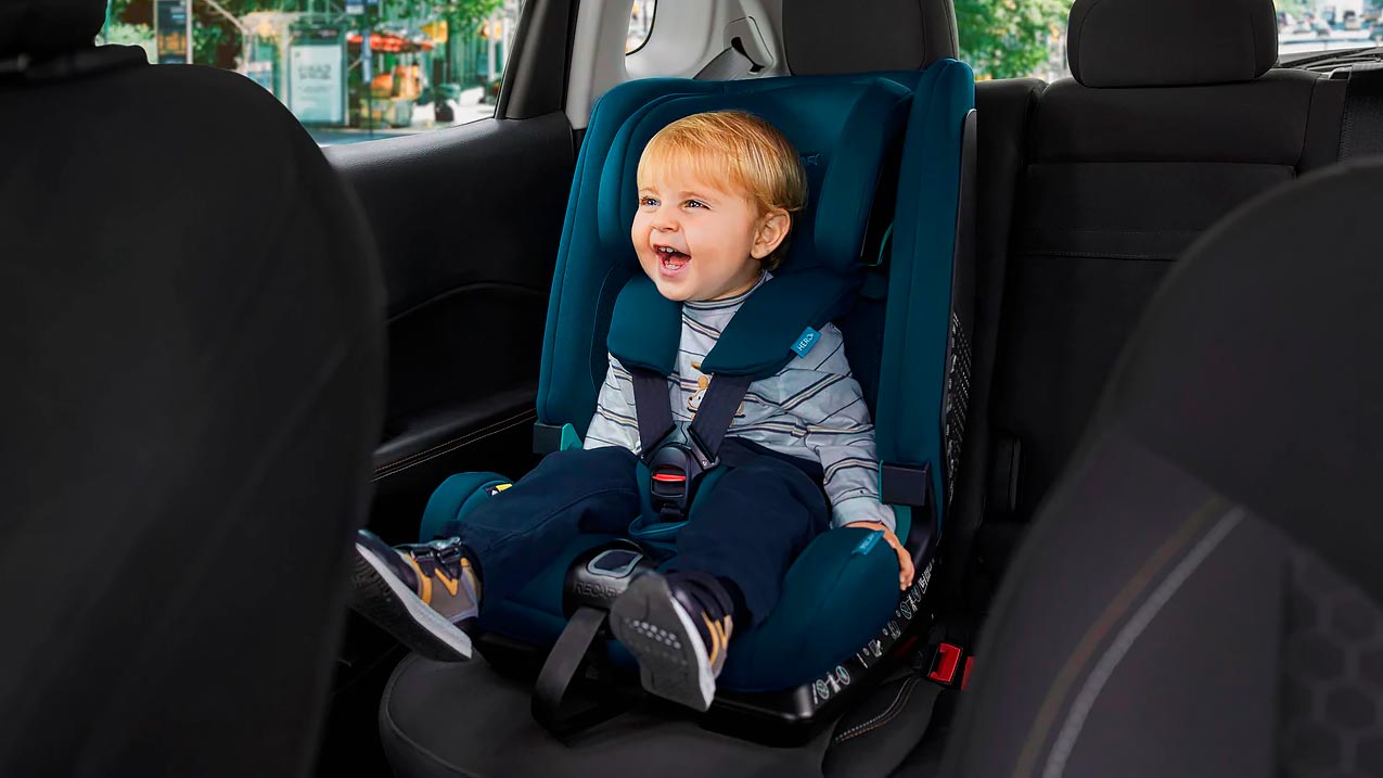 Recaro Toria Elite - автокресло с ребёнком в машине