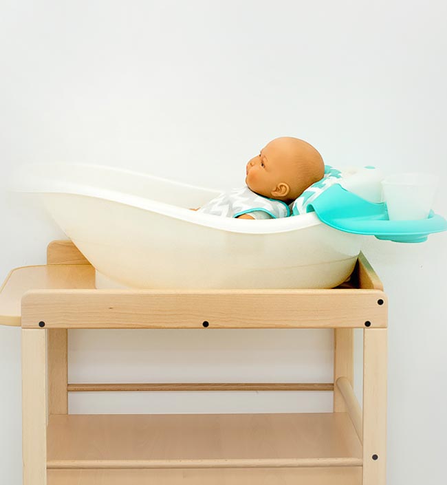 Summer Infant Warming Waterfall - ванна с ребенком на столике